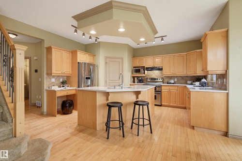 708 Haliburton Crescent Nw, Edmonton, AB - Indoor Photo Showing Kitchen