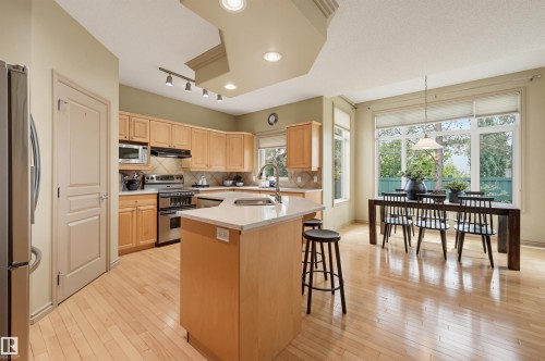 708 Haliburton Crescent Nw, Edmonton, AB - Indoor Photo Showing Kitchen