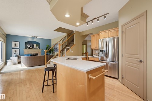 708 Haliburton Crescent Nw, Edmonton, AB - Indoor Photo Showing Kitchen