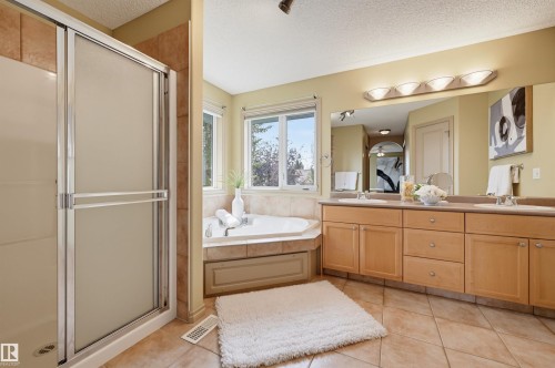 708 Haliburton Crescent Nw, Edmonton, AB - Indoor Photo Showing Bathroom