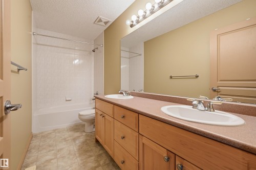 708 Haliburton Crescent Nw, Edmonton, AB - Indoor Photo Showing Bathroom