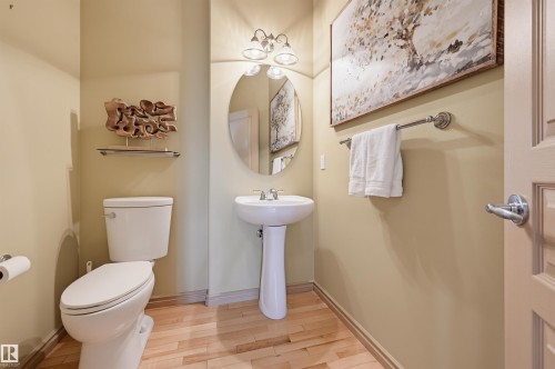 708 Haliburton Crescent Nw, Edmonton, AB - Indoor Photo Showing Bathroom