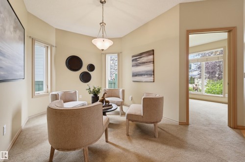708 Haliburton Crescent Nw, Edmonton, AB - Indoor