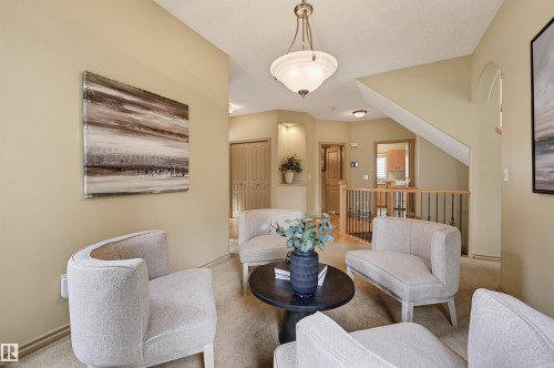 708 Haliburton Crescent Nw, Edmonton, AB - Indoor Photo Showing Living Room