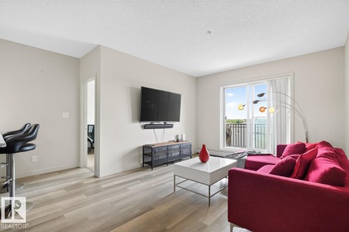 #307 1144 Adamson Dr Sw Sw, Edmonton, AB - Indoor Photo Showing Living Room