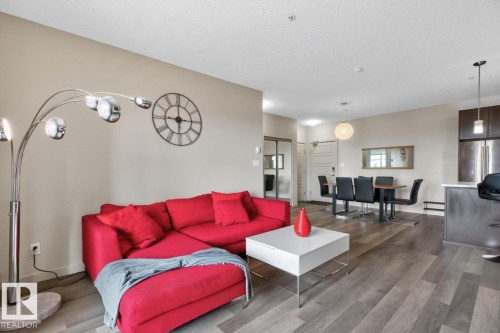 #307 1144 Adamson Dr Sw Sw, Edmonton, AB - Indoor Photo Showing Living Room