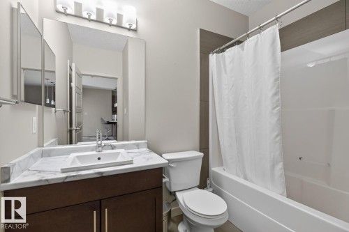 #307 1144 Adamson Dr Sw Sw, Edmonton, AB - Indoor Photo Showing Bathroom
