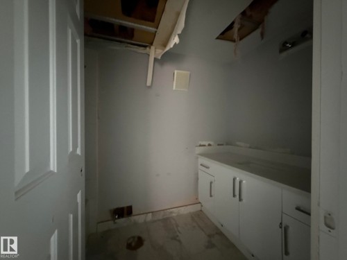 8732 101 Avenue Nw, Edmonton, AB - Indoor