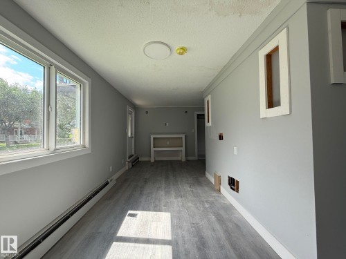 8732 101 Avenue Nw, Edmonton, AB - Indoor Photo Showing Other Room