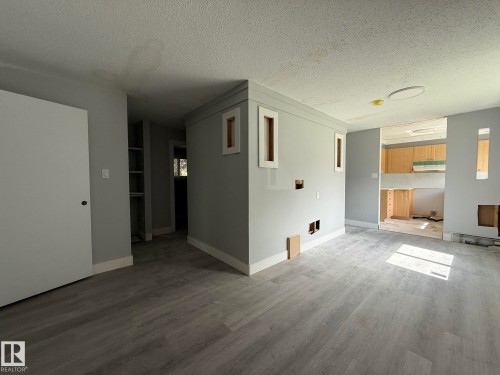 8732 101 Avenue Nw, Edmonton, AB - Indoor Photo Showing Other Room
