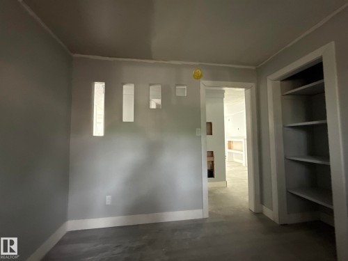 8732 101 Avenue Nw, Edmonton, AB - Indoor Photo Showing Other Room