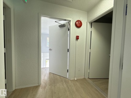 8732 101 Avenue Nw, Edmonton, AB - Indoor Photo Showing Other Room