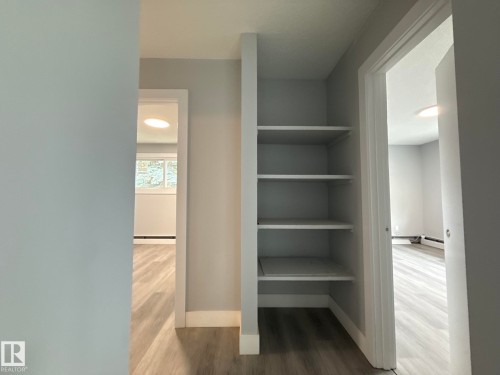 8732 101 Avenue Nw, Edmonton, AB - Indoor