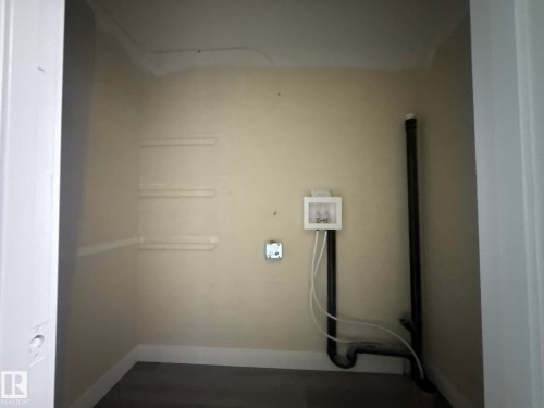 8732 101 Avenue Nw, Edmonton, AB - Indoor