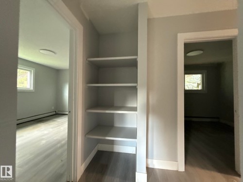 8732 101 Avenue Nw, Edmonton, AB - Indoor