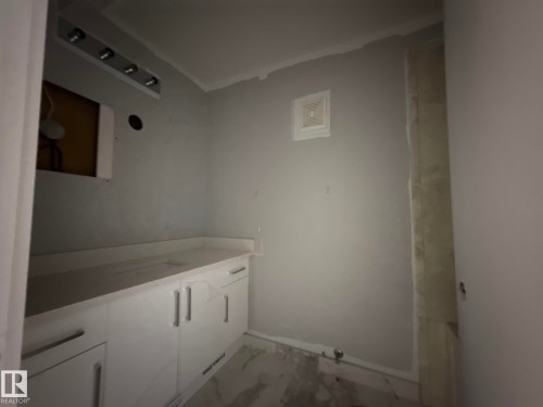 8732 101 Avenue Nw, Edmonton, AB - Indoor Photo Showing Other Room