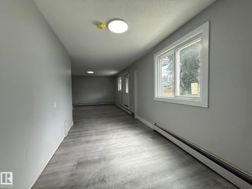 8732 101 Avenue Nw, Edmonton, AB - Indoor Photo Showing Other Room