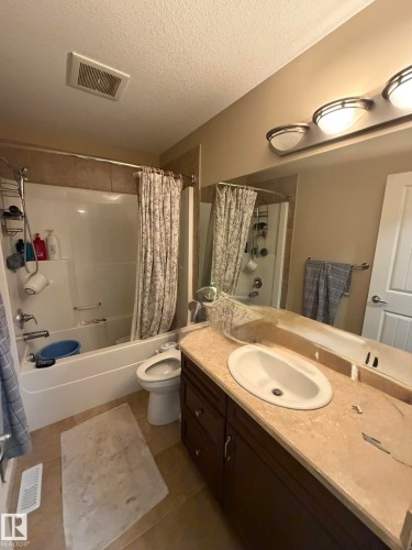 551 Stewart Crescent Sw, Edmonton, AB - Indoor Photo Showing Bathroom