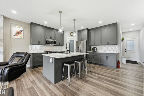 3 Penn Place, Spruce Grove, AB - Indoor Photo Showing Kitchen With Upgraded Kitchen