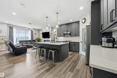 3 Penn Place, Spruce Grove, AB - Indoor Photo Showing Kitchen With Upgraded Kitchen