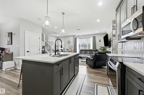 3 Penn Place, Spruce Grove, AB - Indoor Photo Showing Kitchen With Double Sink With Upgraded Kitchen