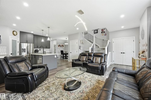 3 Penn Place, Spruce Grove, AB - Indoor Photo Showing Living Room