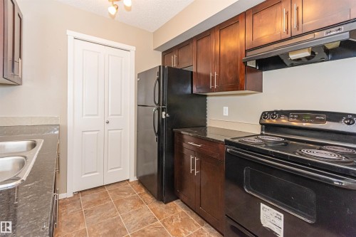 5816 Mullen Place Nw, Edmonton, AB - Indoor Photo Showing Kitchen