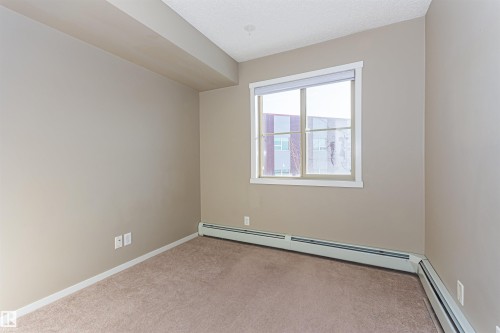 5816 Mullen Place Nw, Edmonton, AB - Indoor Photo Showing Other Room