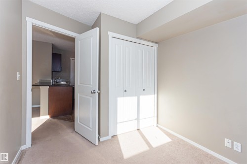 5816 Mullen Place Nw, Edmonton, AB - Indoor Photo Showing Other Room