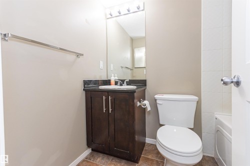 5816 Mullen Place Nw, Edmonton, AB - Indoor Photo Showing Bathroom