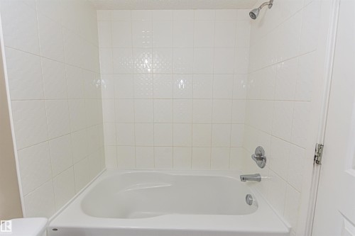 5816 Mullen Place Nw, Edmonton, AB - Indoor Photo Showing Bathroom