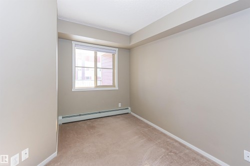 5816 Mullen Place Nw, Edmonton, AB - Indoor Photo Showing Other Room