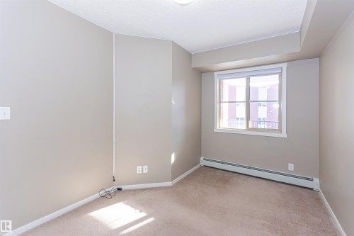 5816 Mullen Place Nw, Edmonton, AB - Indoor Photo Showing Other Room