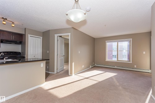 5816 Mullen Place Nw, Edmonton, AB - Indoor Photo Showing Kitchen