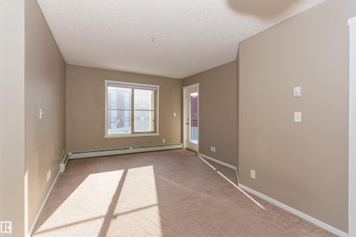 5816 Mullen Place Nw, Edmonton, AB - Indoor Photo Showing Other Room