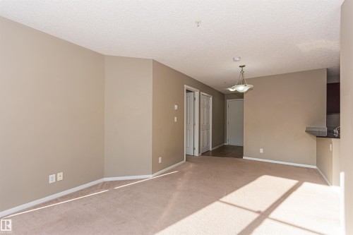 5816 Mullen Place Nw, Edmonton, AB - Indoor Photo Showing Other Room