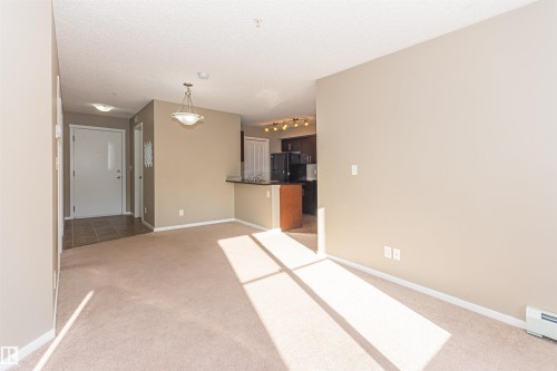 5816 Mullen Place Nw, Edmonton, AB - Indoor Photo Showing Other Room