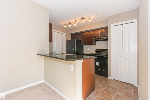 5816 Mullen Place Nw, Edmonton, AB - Indoor Photo Showing Kitchen