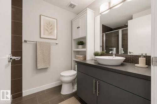 #105 10611 117 St Nw, Edmonton, AB - Indoor Photo Showing Bathroom