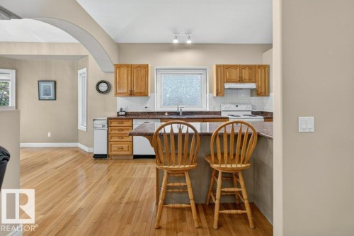 925 Burrows Crescent Nw, Edmonton, AB - Indoor