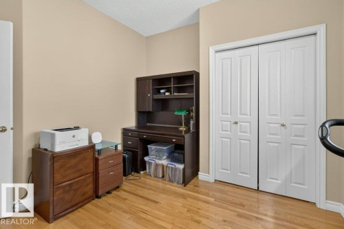 925 Burrows Crescent Nw, Edmonton, AB - Indoor