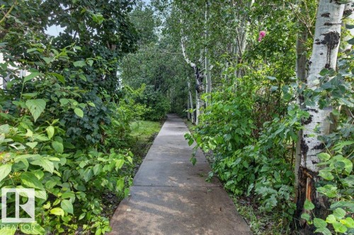 925 Burrows Crescent Nw, Edmonton, AB - Outdoor