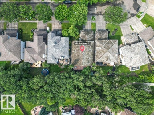 925 Burrows Crescent Nw, Edmonton, AB - Outdoor