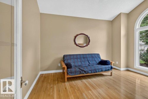 925 Burrows Crescent Nw, Edmonton, AB - Indoor