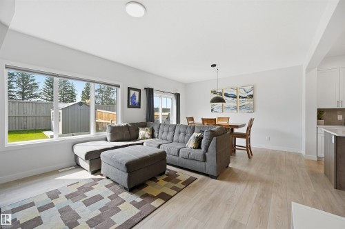 185 Larch Crescent, Leduc, AB - Indoor Photo Showing Living Room
