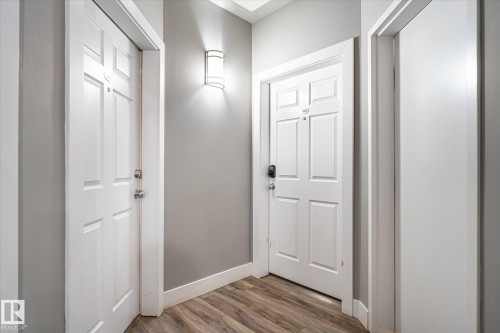 #403 10046 110 St Nw, Edmonton, AB - Indoor Photo Showing Other Room