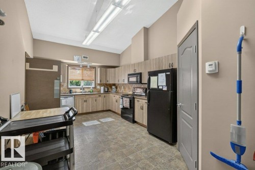 #411 8922 156 St Nw, Edmonton, AB - Indoor Photo Showing Kitchen
