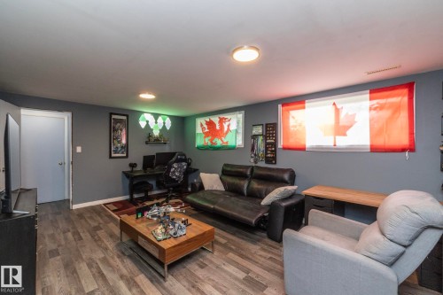14215 78 Street Nw, Edmonton, AB - Indoor Photo Showing Living Room