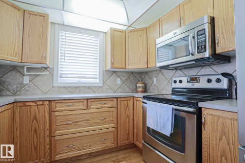 #131 11260 153 Av Nw, Edmonton, AB - Indoor Photo Showing Kitchen
