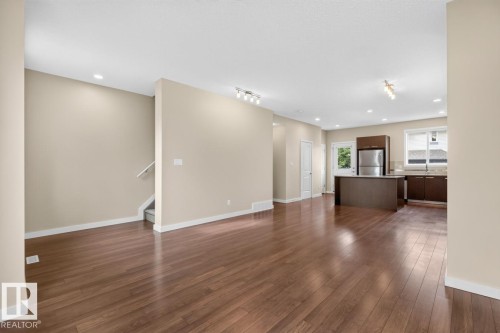 #8 655 Watt Bv Sw, Edmonton, AB - Indoor Photo Showing Kitchen